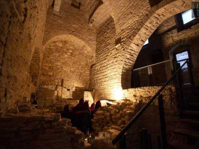 Ci avviamo verso la fine del nostro percorso scendendo attraverso una scala nella piccola Cappella di San Nicola, esistente sin dal periodo Normanno e un tempo anch�essa interamente colma di affreschi